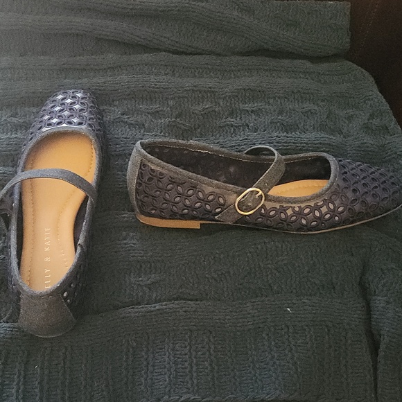 Navy blue Kelly & Katie like new size 8.5 mary jane style flats style Nia - Picture 2 of 2
